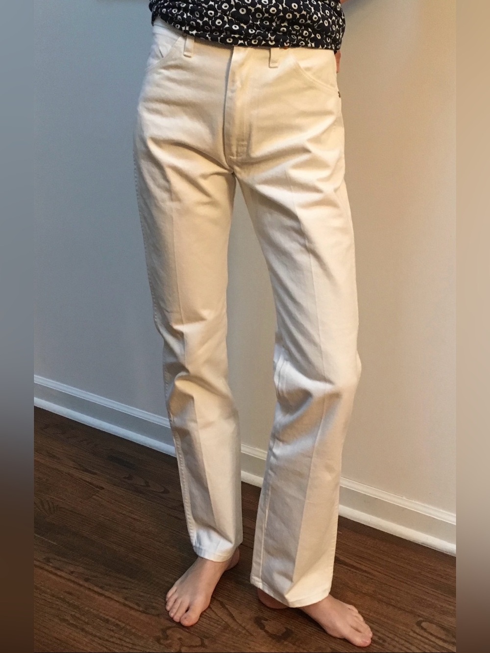 Wrangler women’s High-Rise Straight White Jeans, size 5 x 34